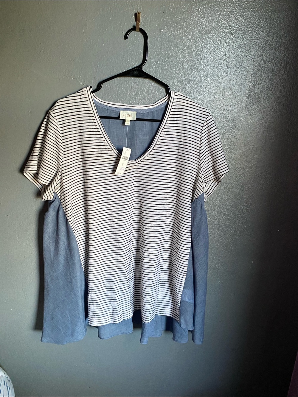 Deletta Blue and White Striped V-Neck Short Sleeve Top
